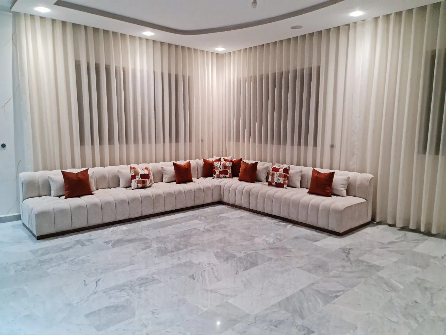 tapisserie salon blanc mobilier marrakech